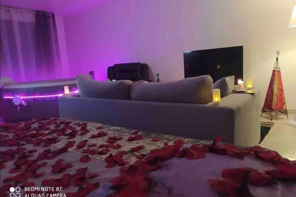 Cosy Private Jacuzzi Spa Apartment In Paris