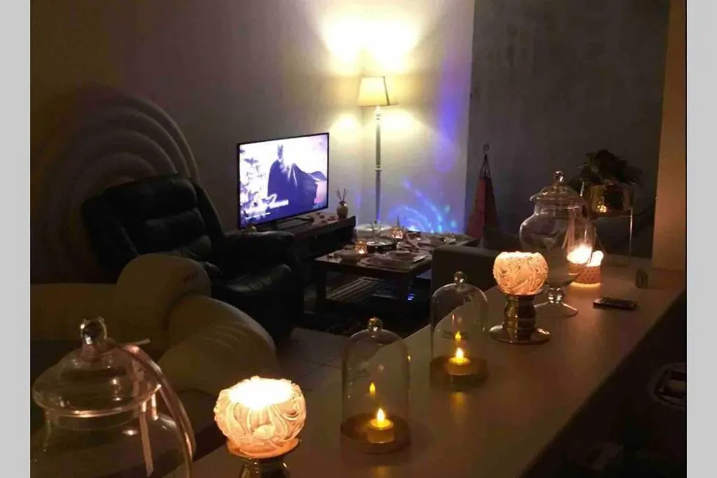 Cosy Private Jacuzzi Spa Apartment In Paris France