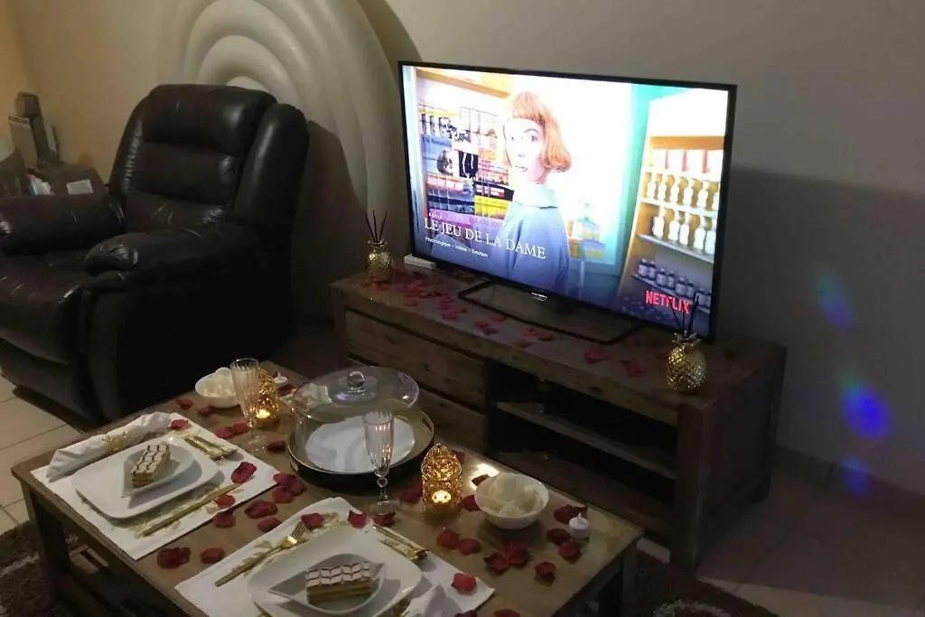 Cosy Private Jacuzzi Spa Apartment In Paris 0*,